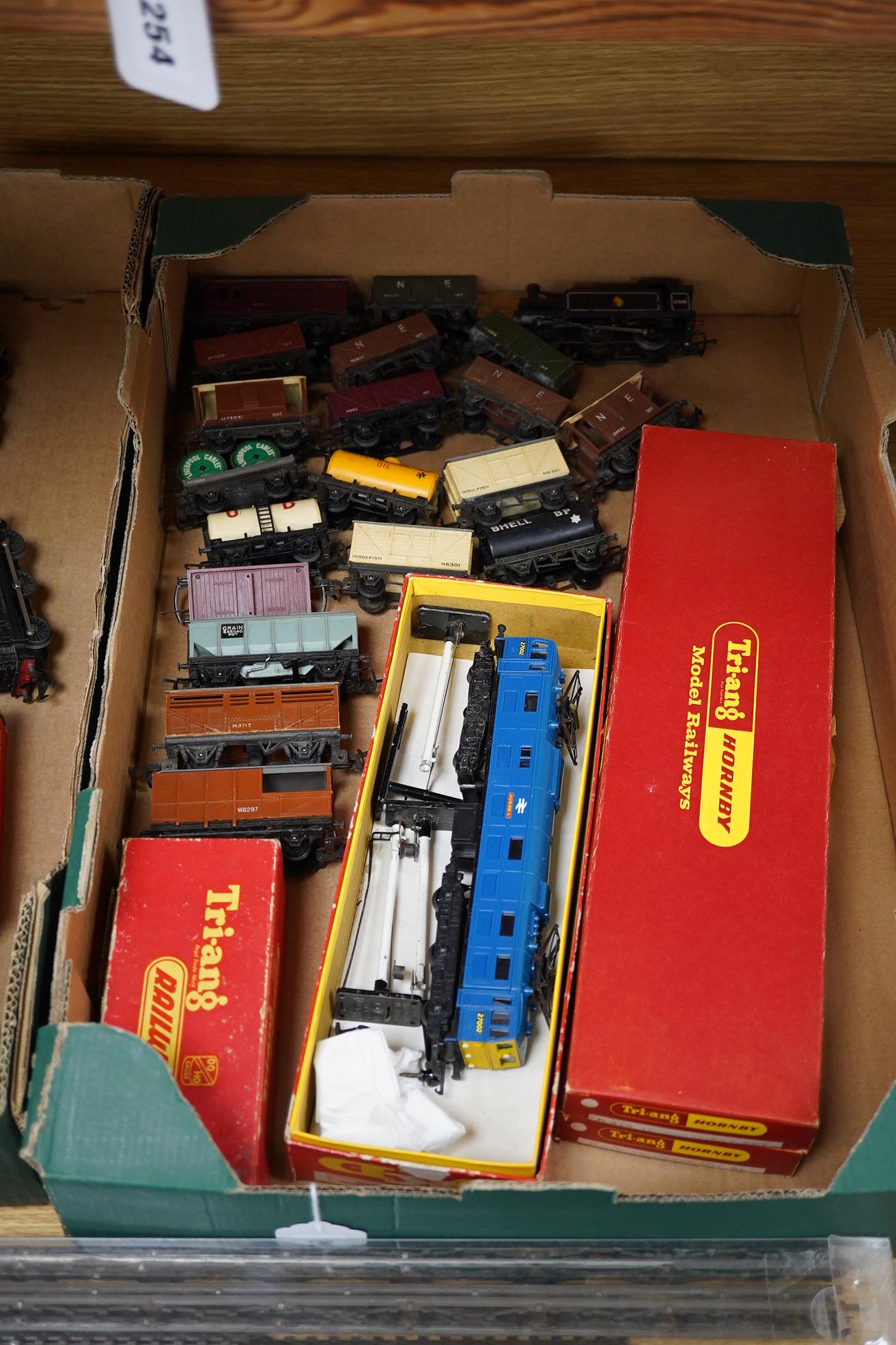 A collection of Tri-ang Railways 00 gauge model railway, including seven locomotives; a BR Class 31 Co-Co diesel locomotive, a BR Princess Royal Class, a Britannia Class, a Class 08 diesel, a Class 77 pantograph loco, to